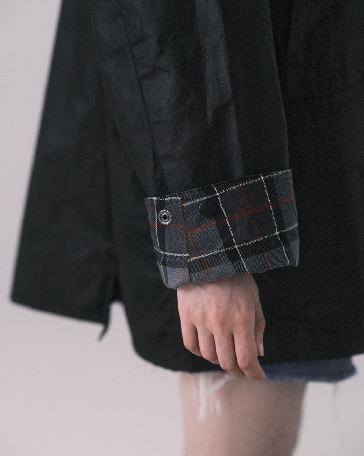 Oversized Bedaleを着用した女性