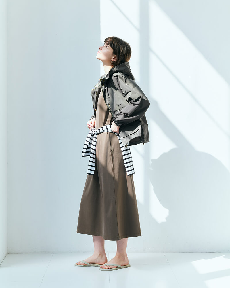 重なり合う光と色。春の街に馴染む、バブアーのライトアウター・スタイル / イメージ03