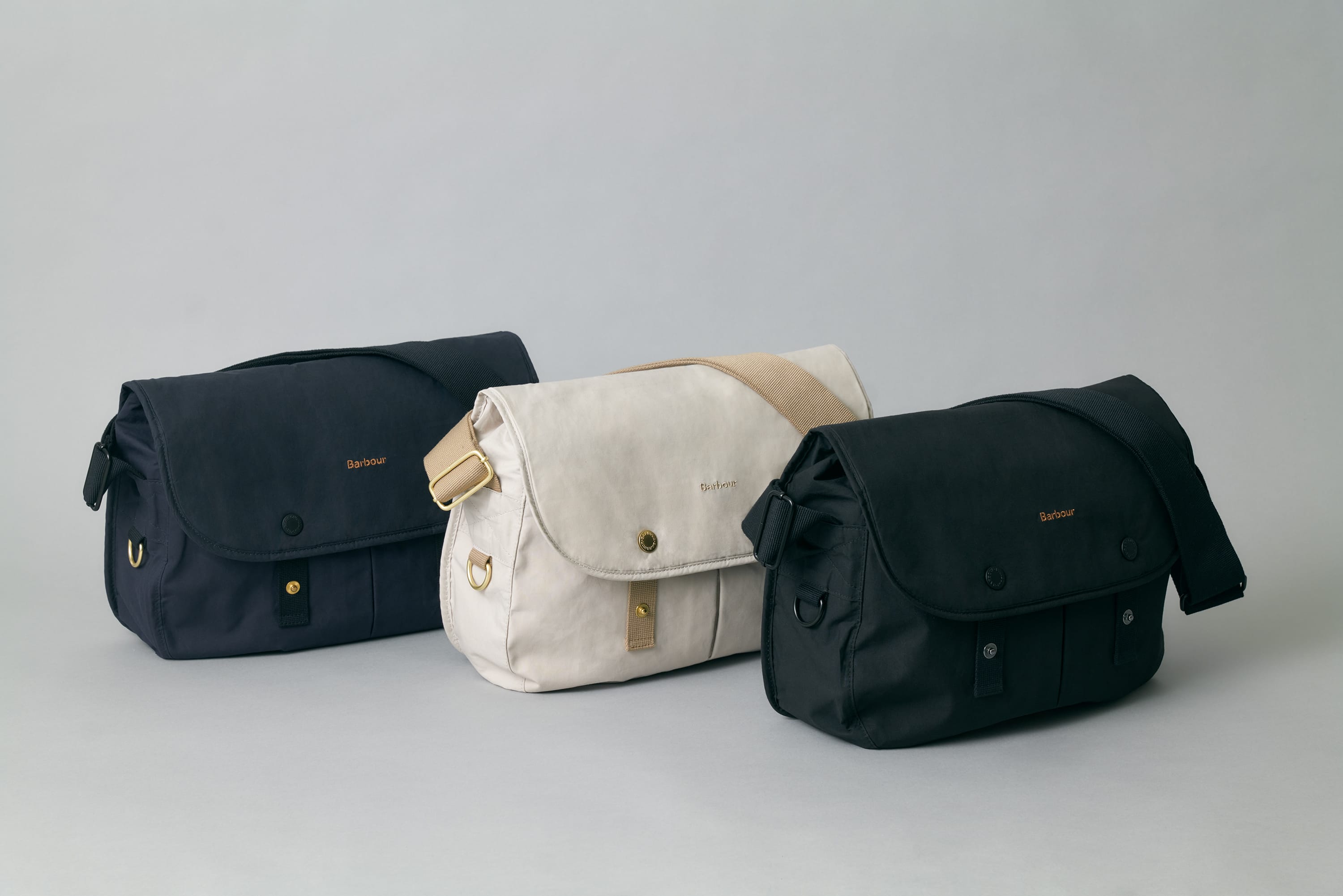 春夏の装いに、バブアーのバッグを イメージ01