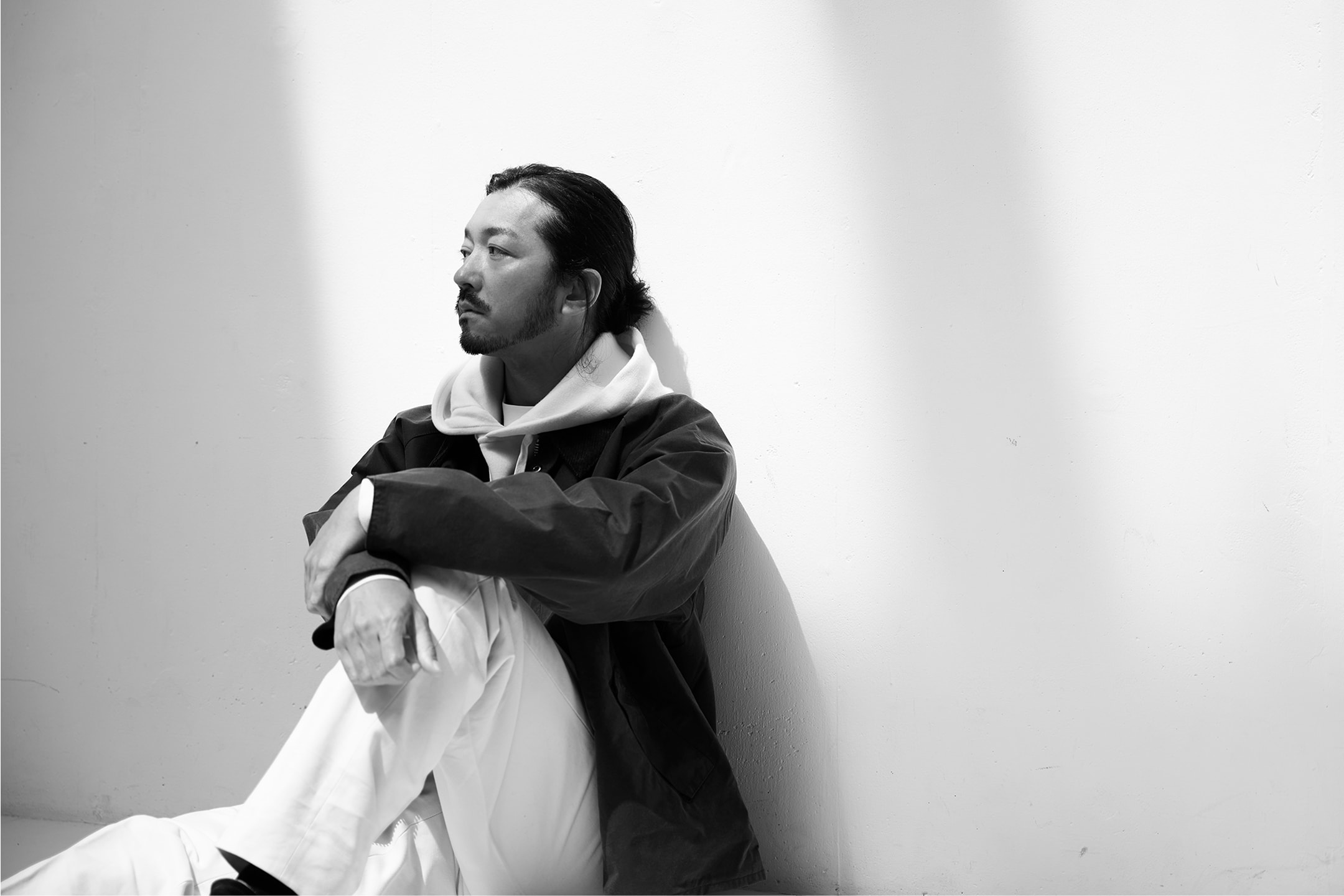 Transport Wax Jacketを着用した金子ノブアキ氏